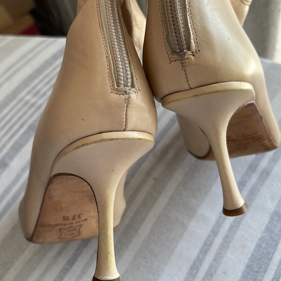 JIMMY CHOO HEELED BOOTS. Sz 37.5 (approx 7). Tan. Zip up back. See all photos! - Picture 8 of 16